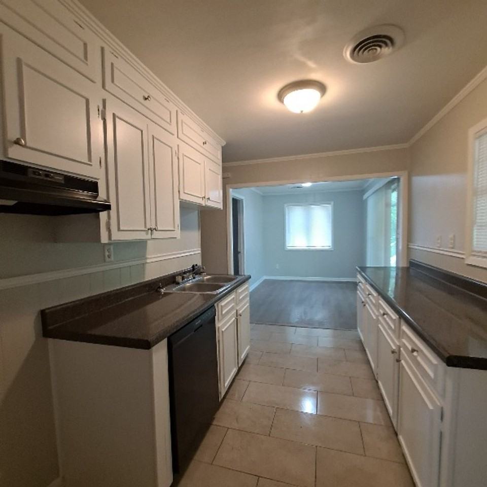 837 Carrolton Rd - Photo 7 of 33