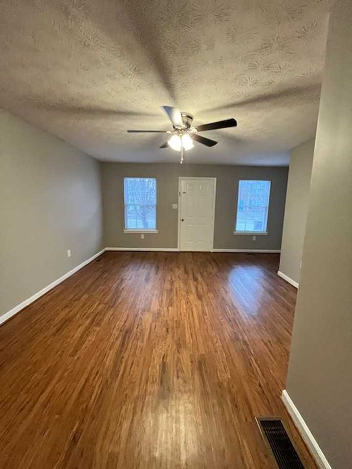 165 Garnet Dr - Photo 3 of 22