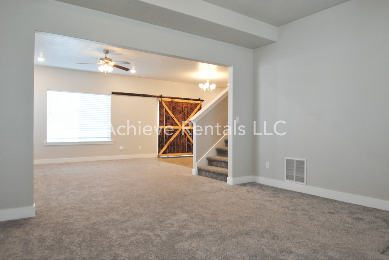 1864 S 1425 W - Photo 4 of 23