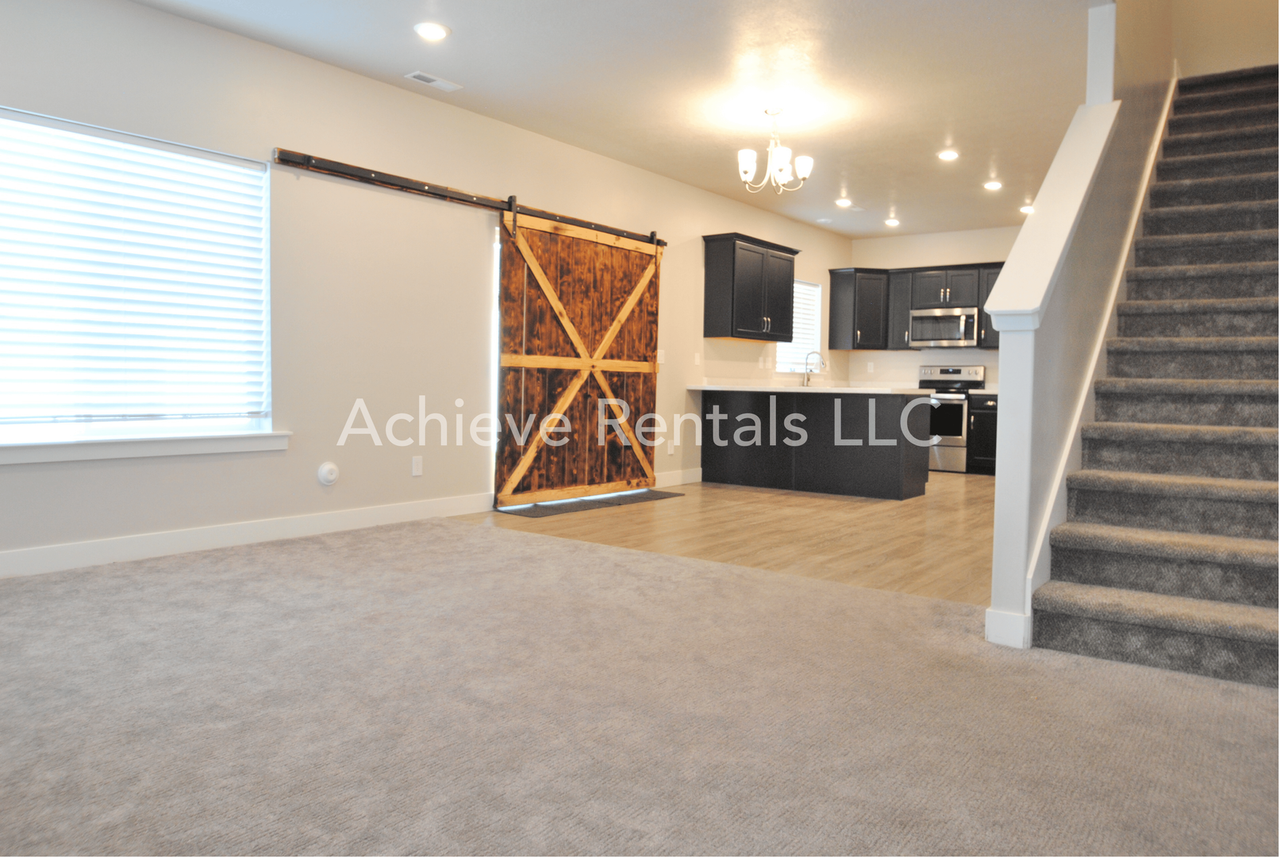 1864 S 1425 W - Photo 7 of 23