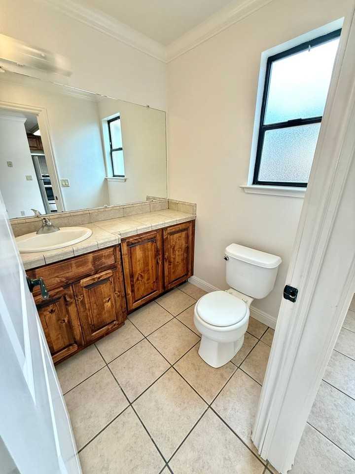 809 Willow St - Photo 6 of 12