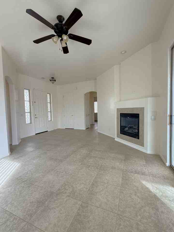 4891 N Wycliffe Dr - Photo 3 of 28