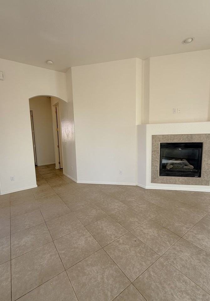 4891 N Wycliffe Dr - Photo 4 of 28