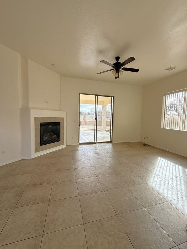 4891 N Wycliffe Dr - Photo 5 of 28