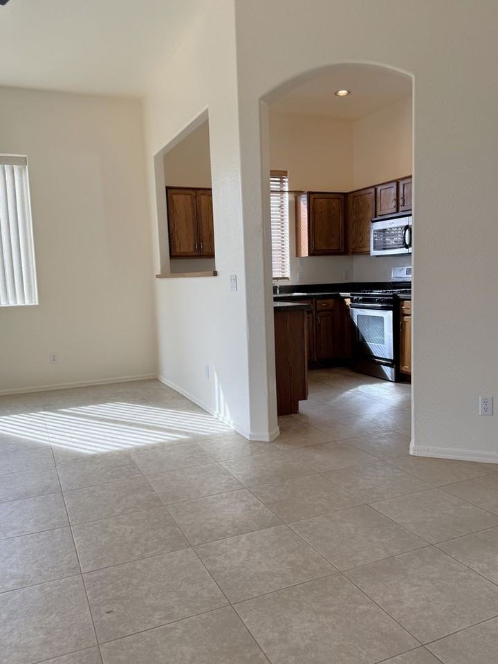 4891 N Wycliffe Dr - Photo 6 of 28