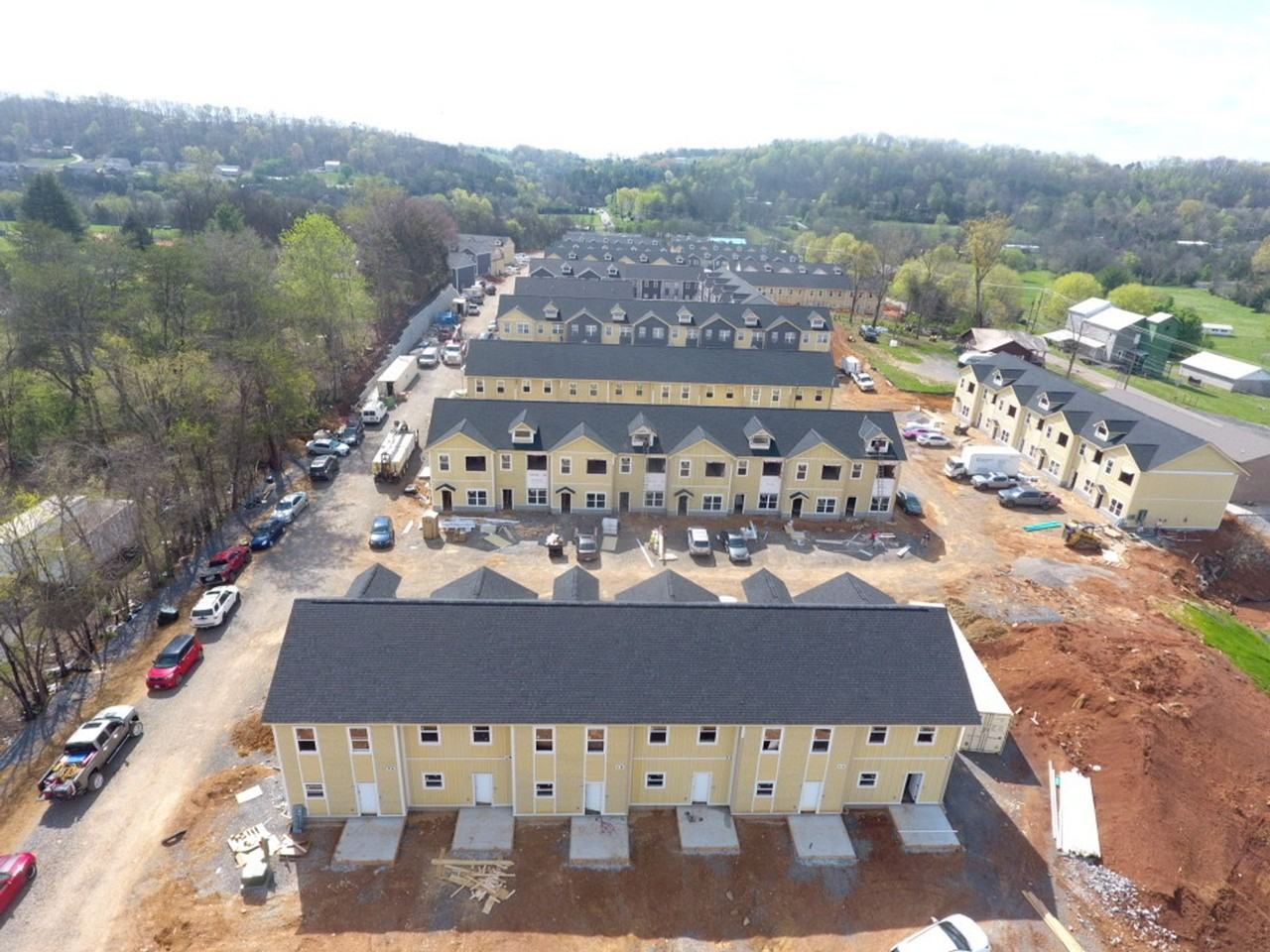 Brand New 2 Bedroom 1.5 Apartment - Photo 5 of 6