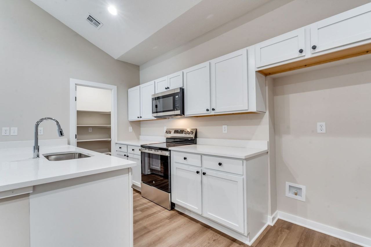 805 S Blaine St - Photo 4 of 11