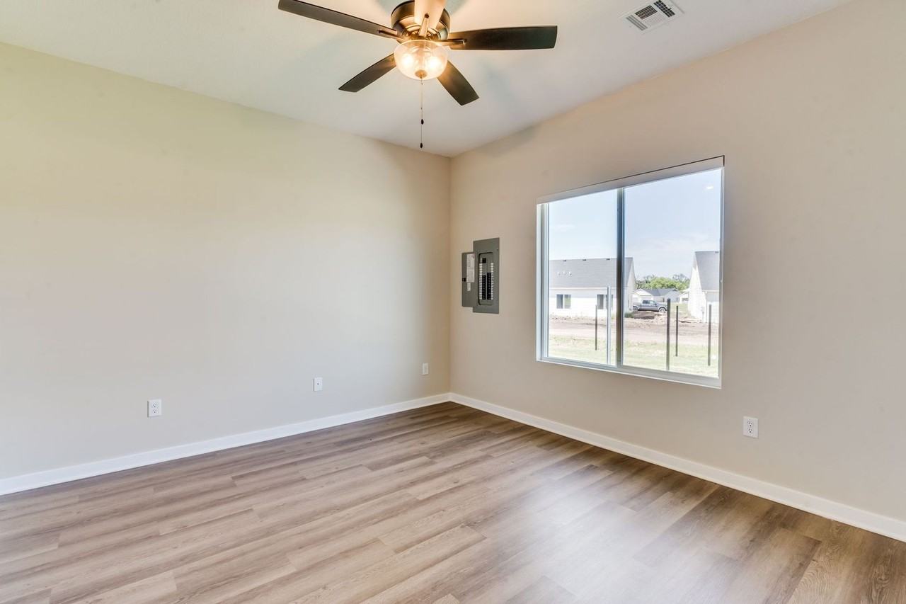 805 S Blaine St - Photo 5 of 11