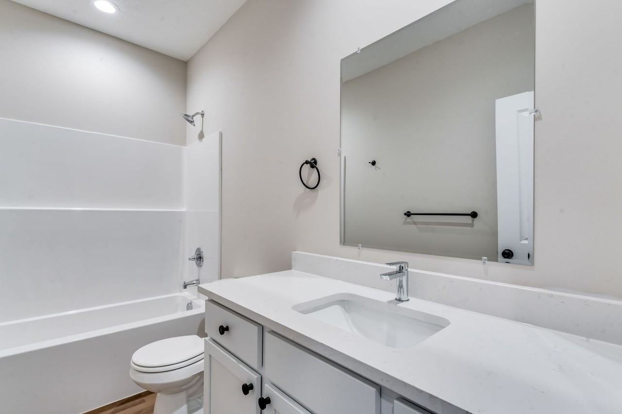 805 S Blaine St - Photo 6 of 11