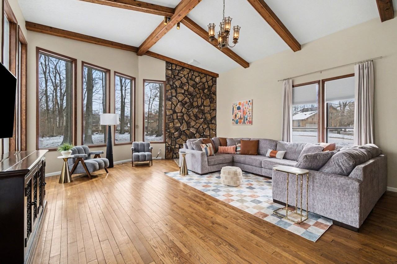 4289 Pinetree Ln - Photo 3 of 39