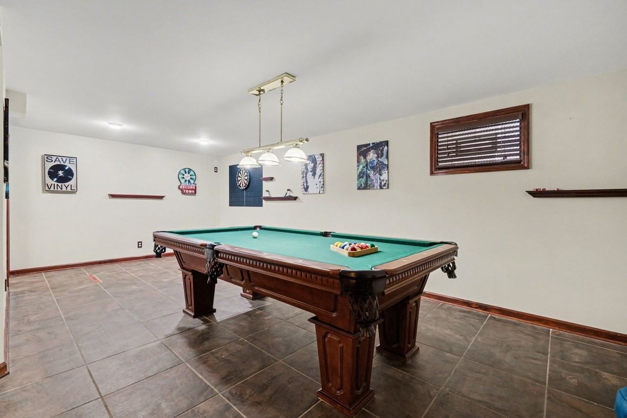 4289 Pinetree Ln - Photo 4 of 39