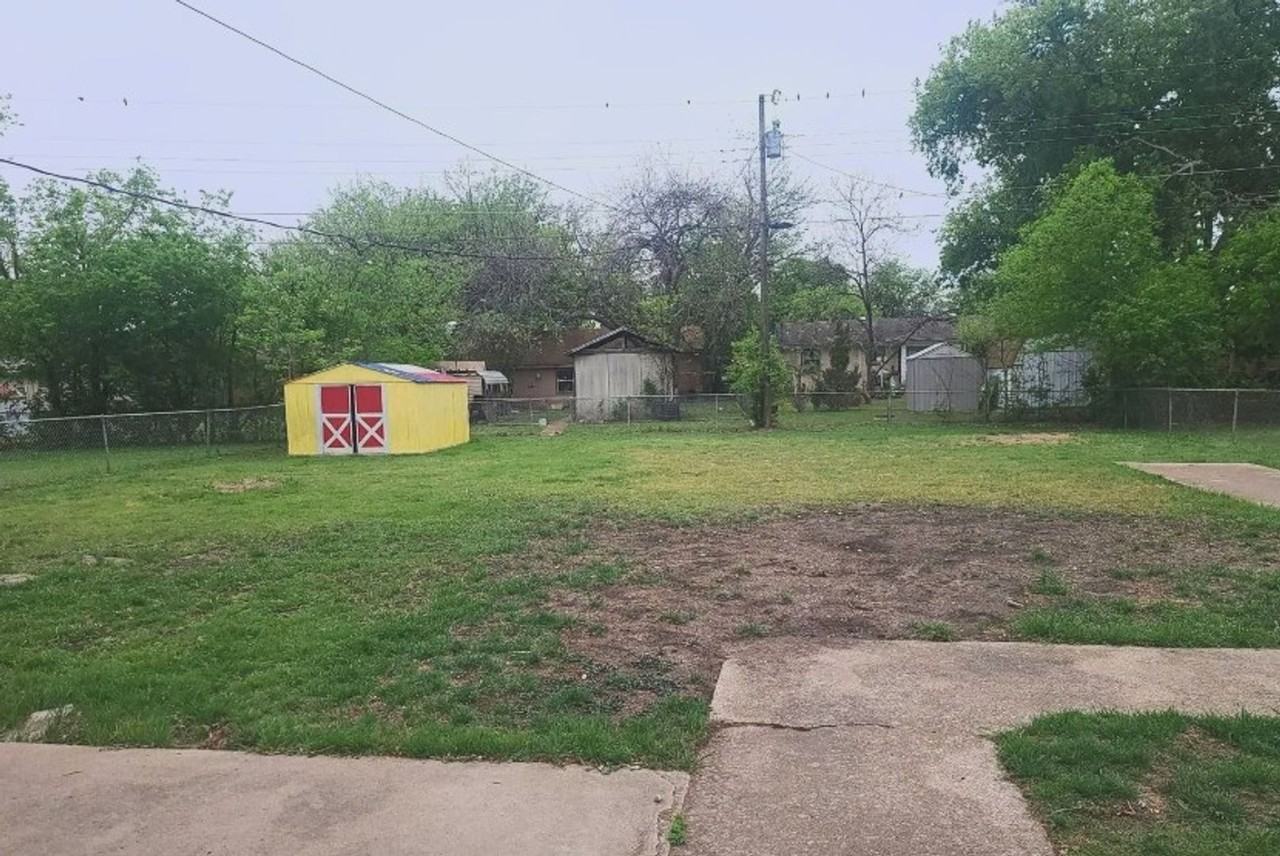 1306 Duvall Dr - Photo 2 of 11