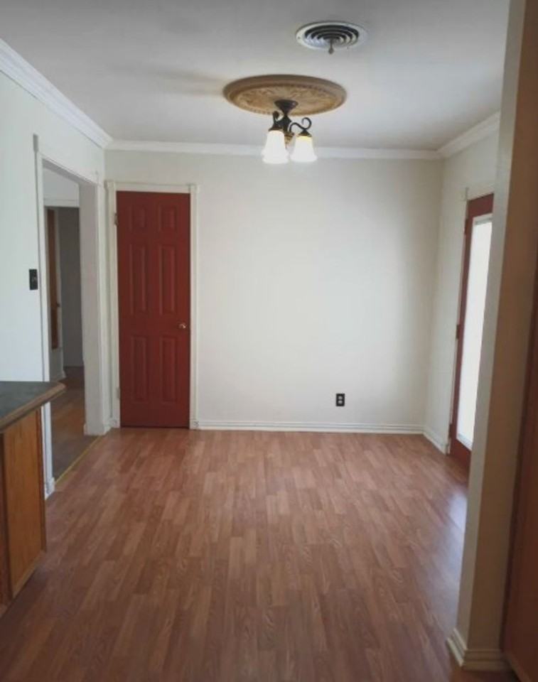 1306 Duvall Dr - Photo 7 of 11