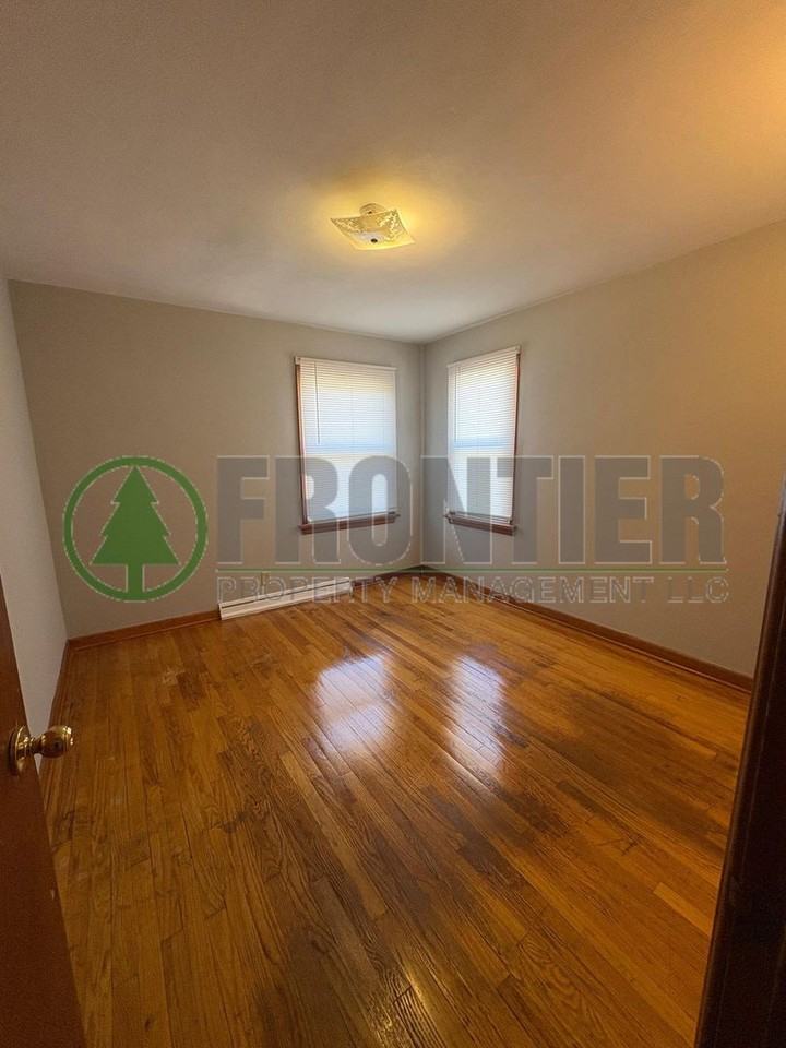 532 Ames Pl - Photo 3 of 16