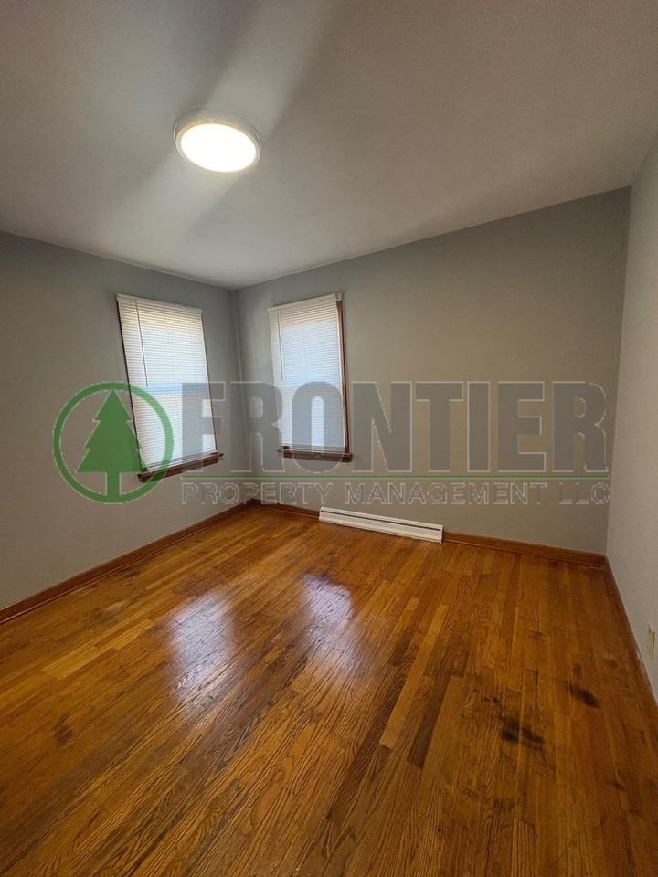 532 Ames Pl - Photo 5 of 16