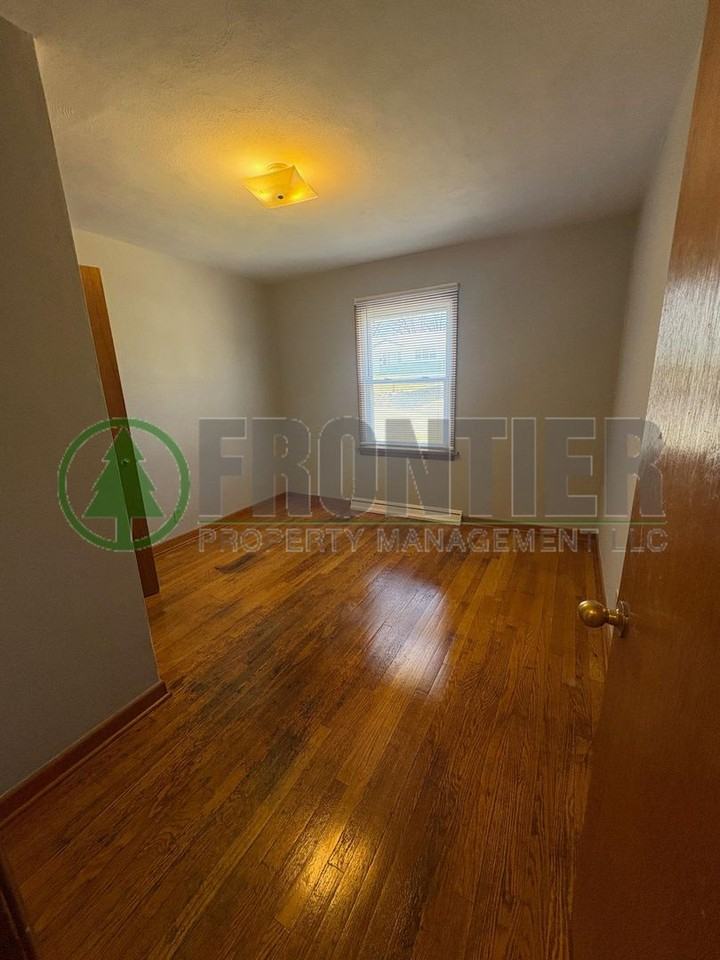 532 Ames Pl - Photo 6 of 16