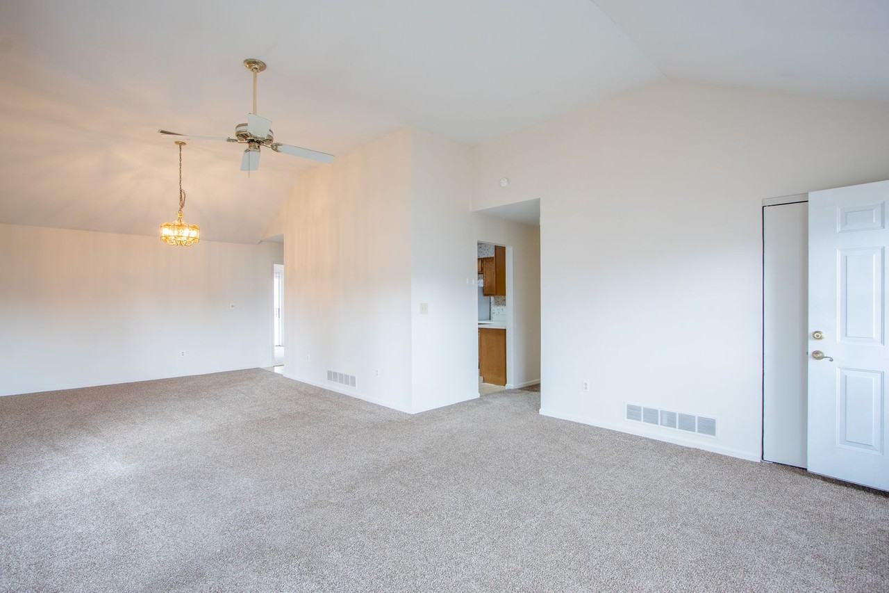 1179 N Farmview Dr - Photo 6 of 33