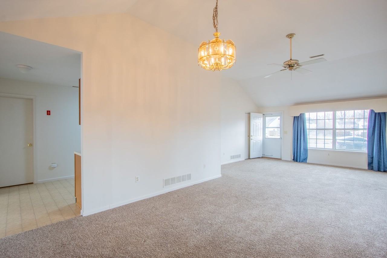 1179 N Farmview Dr - Photo 7 of 33