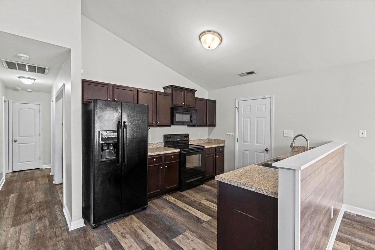 116 Heavens Gate Dr - Photo 3 of 20