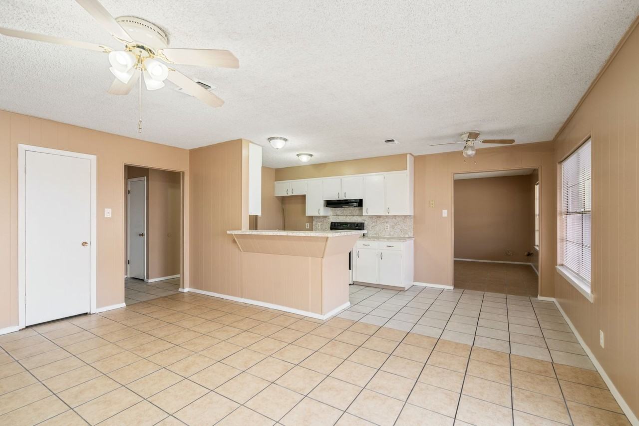 219 Elizabeth Dr - Photo 5 of 21