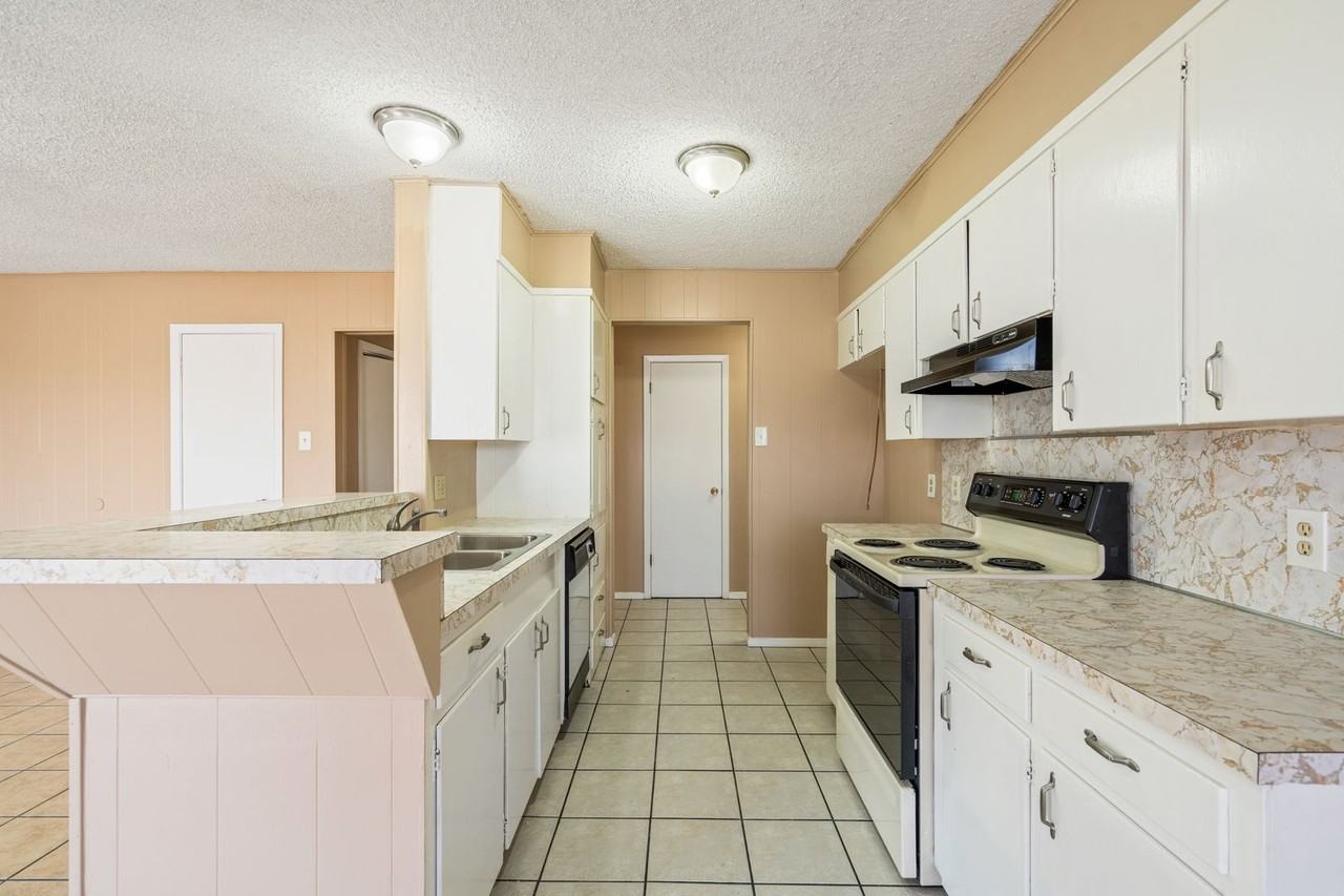 219 Elizabeth Dr - Photo 6 of 21