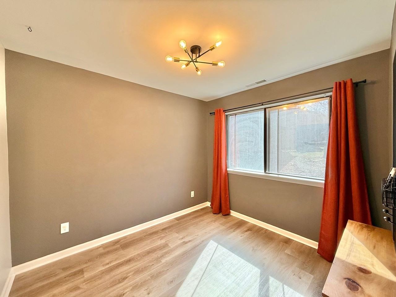 1239 Teakwood Pl - Photo 4 of 20