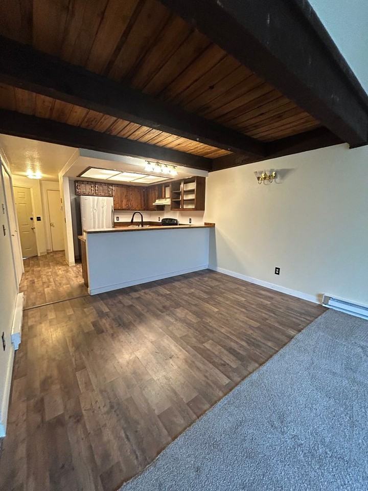 6694 W Douglas St - Photo 2 of 12
