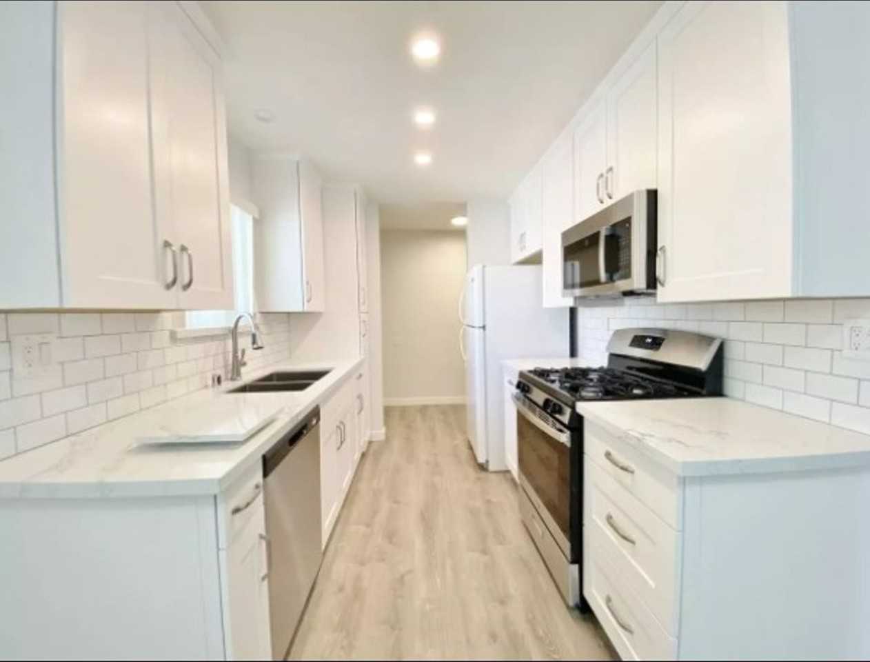 1203 E San Antonio Dr #301 - Photo 4 of 8