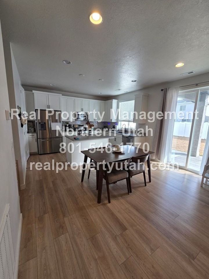 2997 S 2600 W - Photo 5 of 29