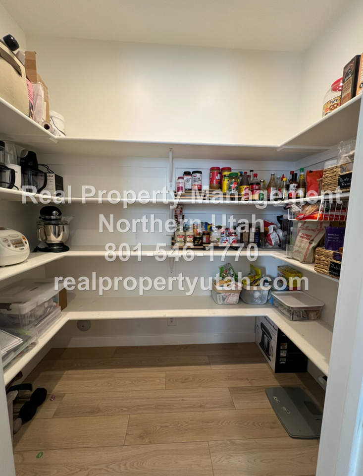 2997 S 2600 W - Photo 6 of 29