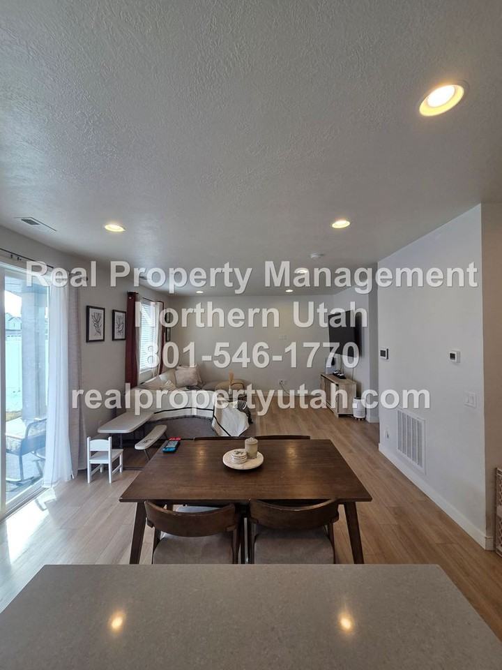 2997 S 2600 W - Photo 7 of 29