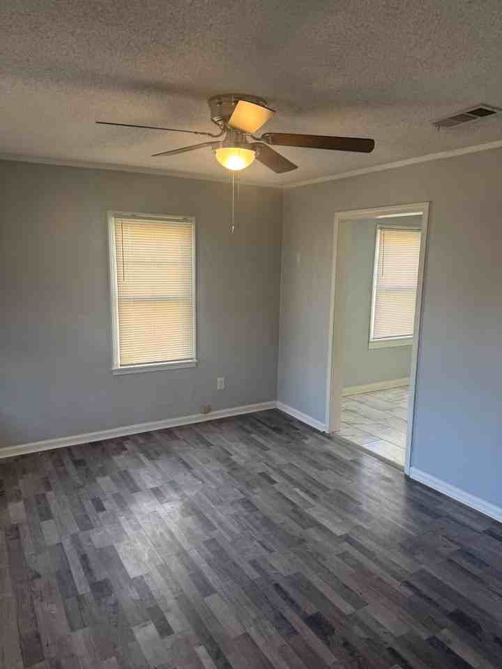 2067 Hubert Ave - Photo 2 of 9