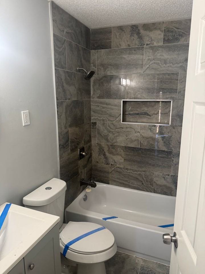 2067 Hubert Ave - Photo 7 of 9