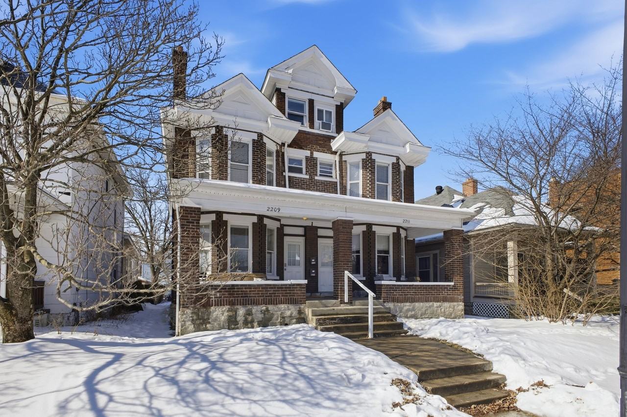 2209-2211 Summit St - Photo 2 of 13