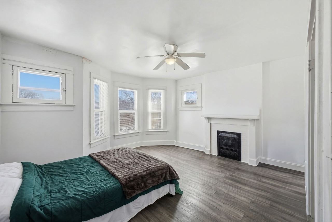 2209-2211 Summit St - Photo 3 of 13