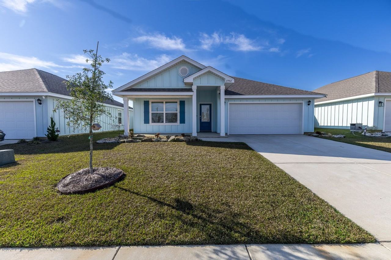 21902 Aleutian Ave - Photo 2 of 24