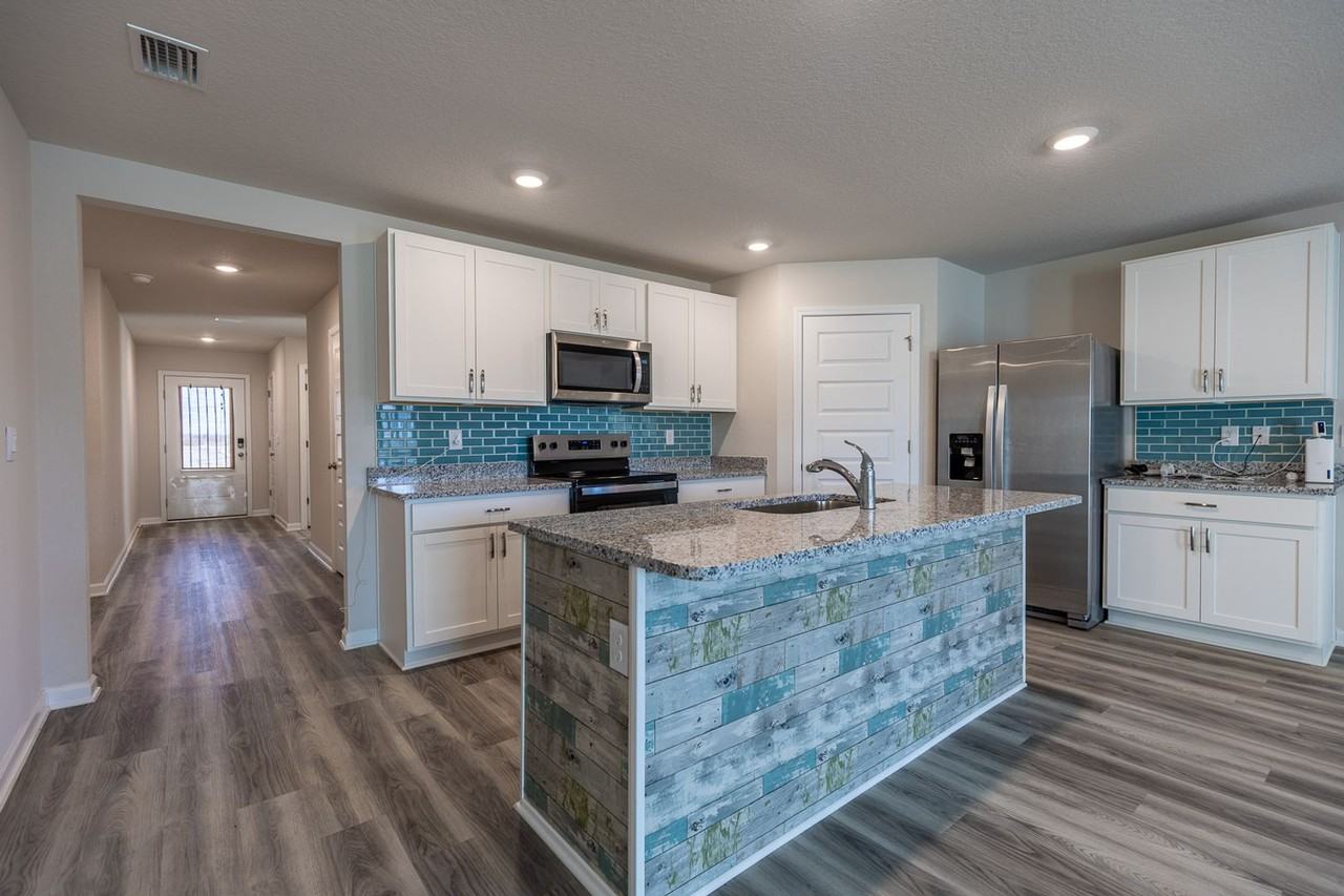 21902 Aleutian Ave - Photo 4 of 24