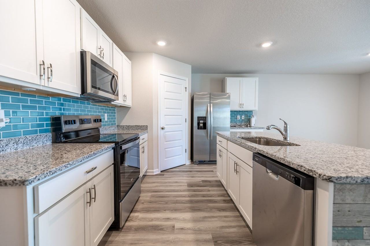 21902 Aleutian Ave - Photo 5 of 24