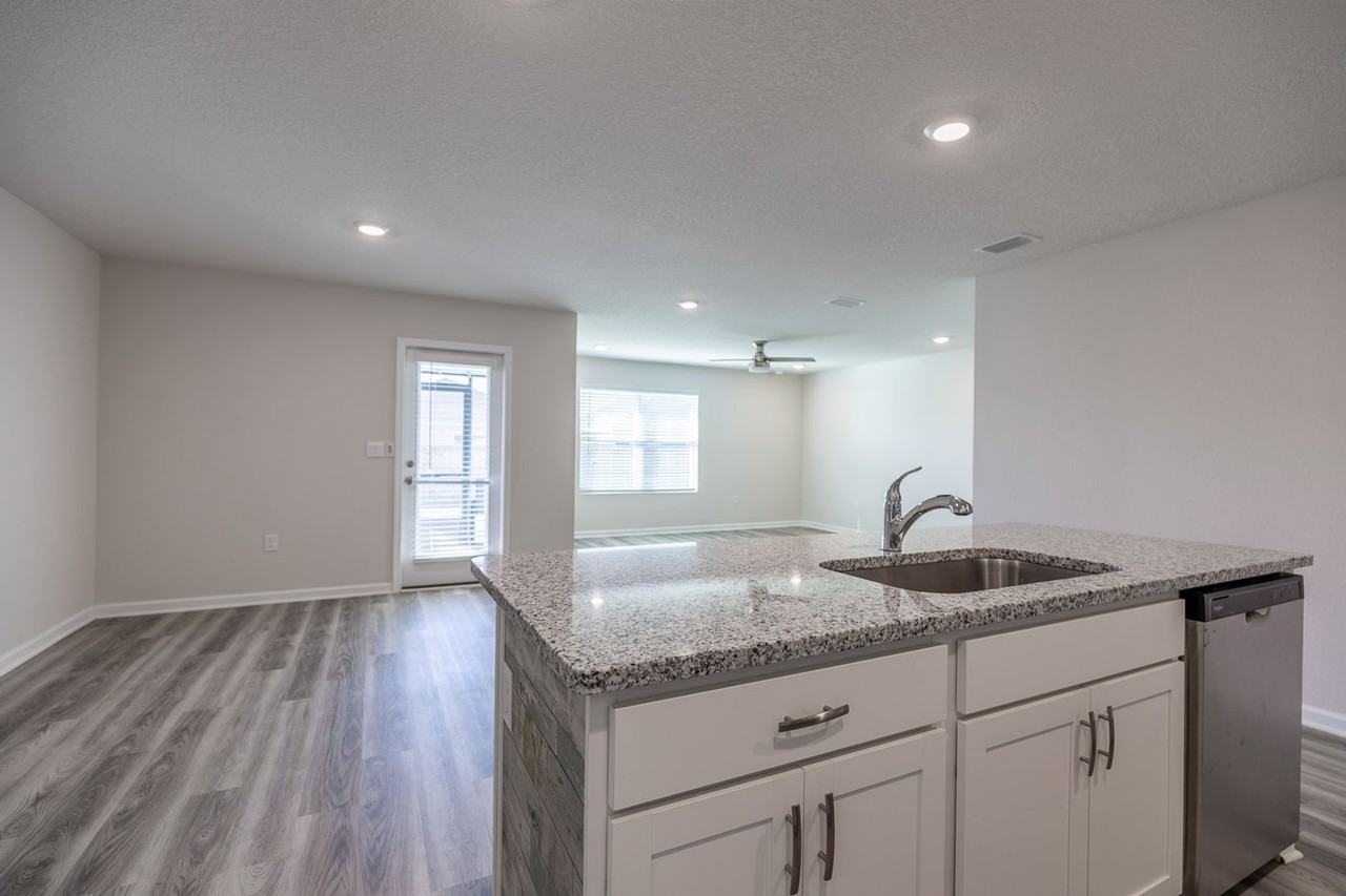 21902 Aleutian Ave - Photo 7 of 24