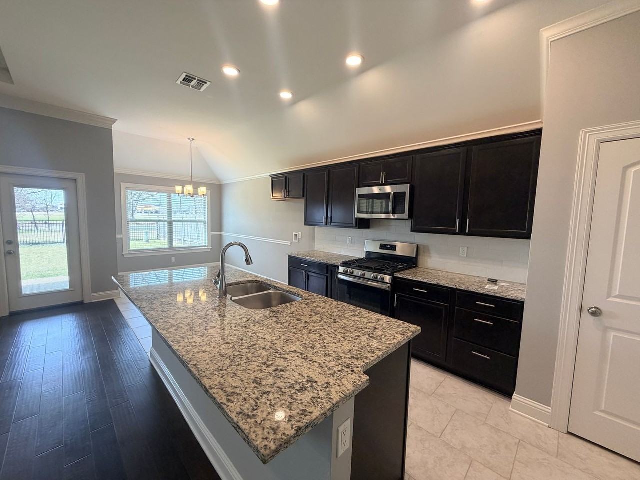 3331 Grand Lake Dr - Photo 4 of 18