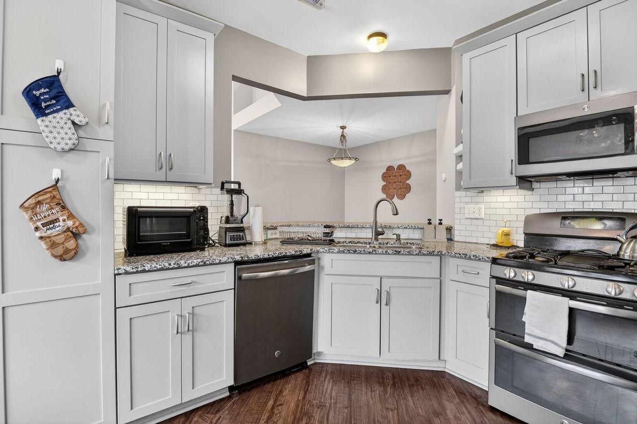 6044 Steeplechase Ln - Photo 3 of 26