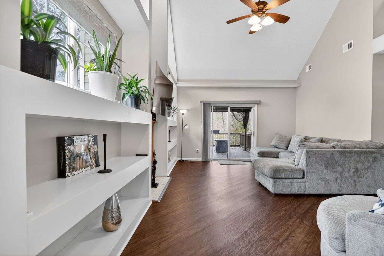 6044 Steeplechase Ln - Photo 7 of 26