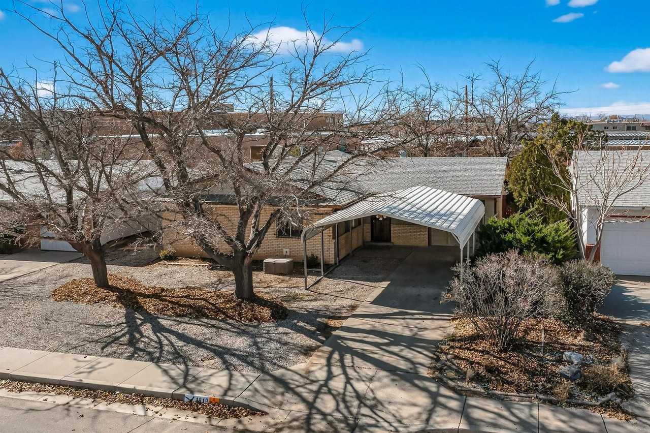 1819 Luthy Dr Ne - Photo 3 of 15