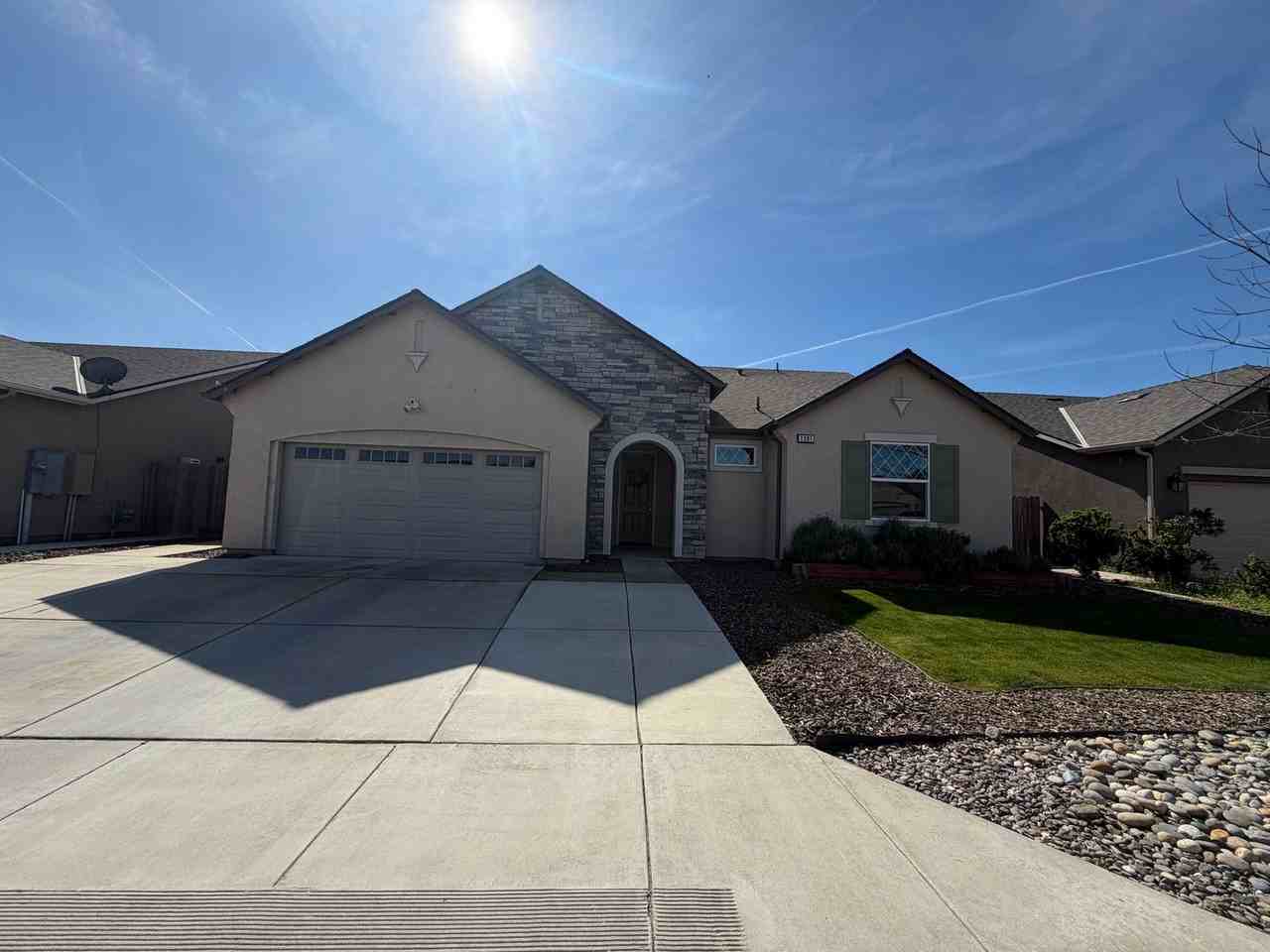 1381 Canyoncreek St - Photo 2 of 22