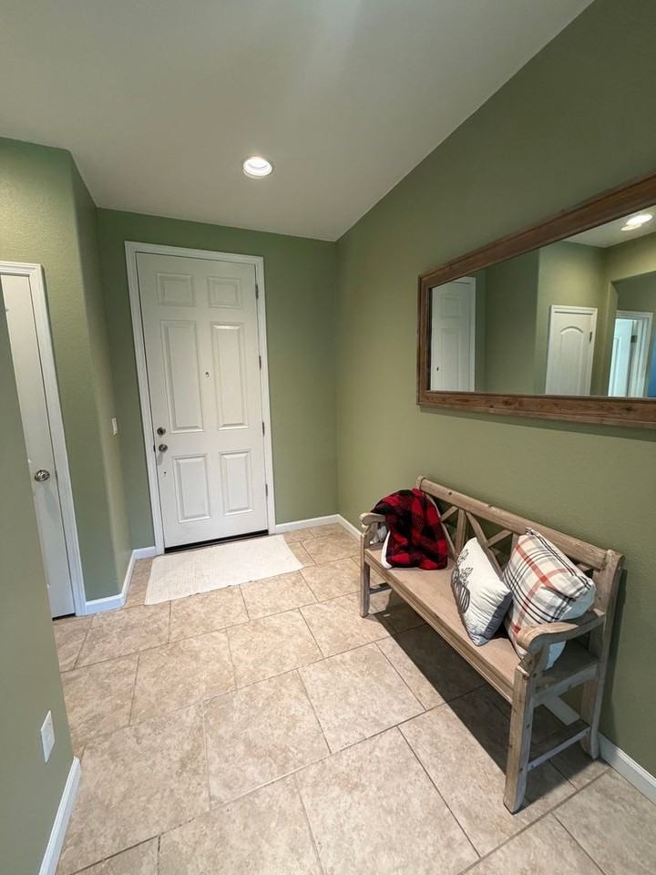 1381 Canyoncreek St - Photo 3 of 22