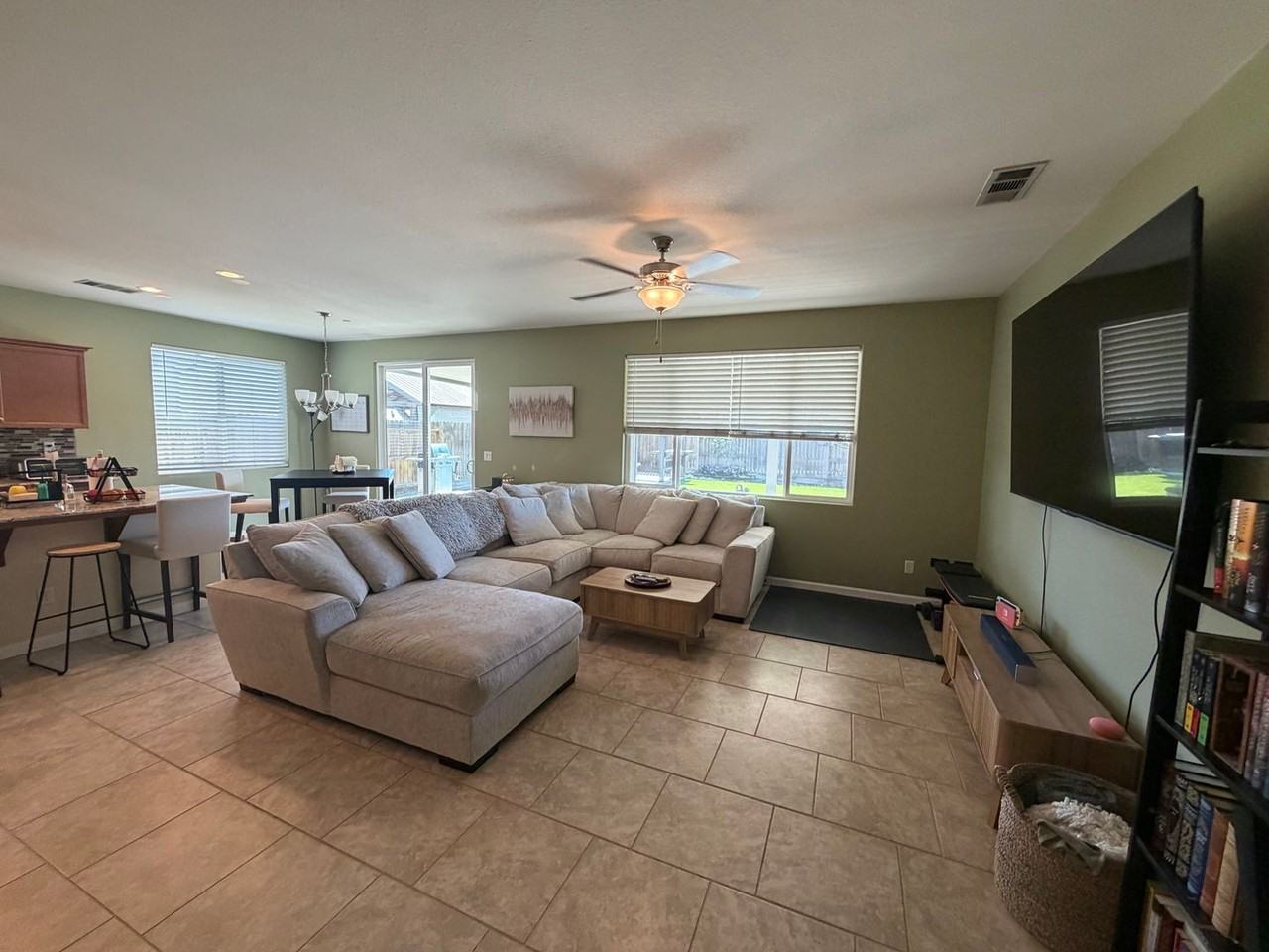 1381 Canyoncreek St - Photo 4 of 22