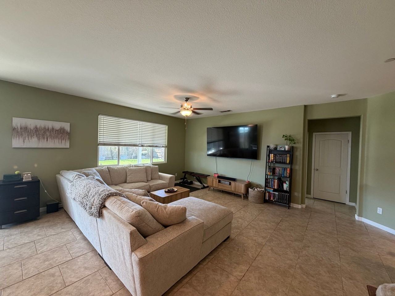 1381 Canyoncreek St - Photo 5 of 22