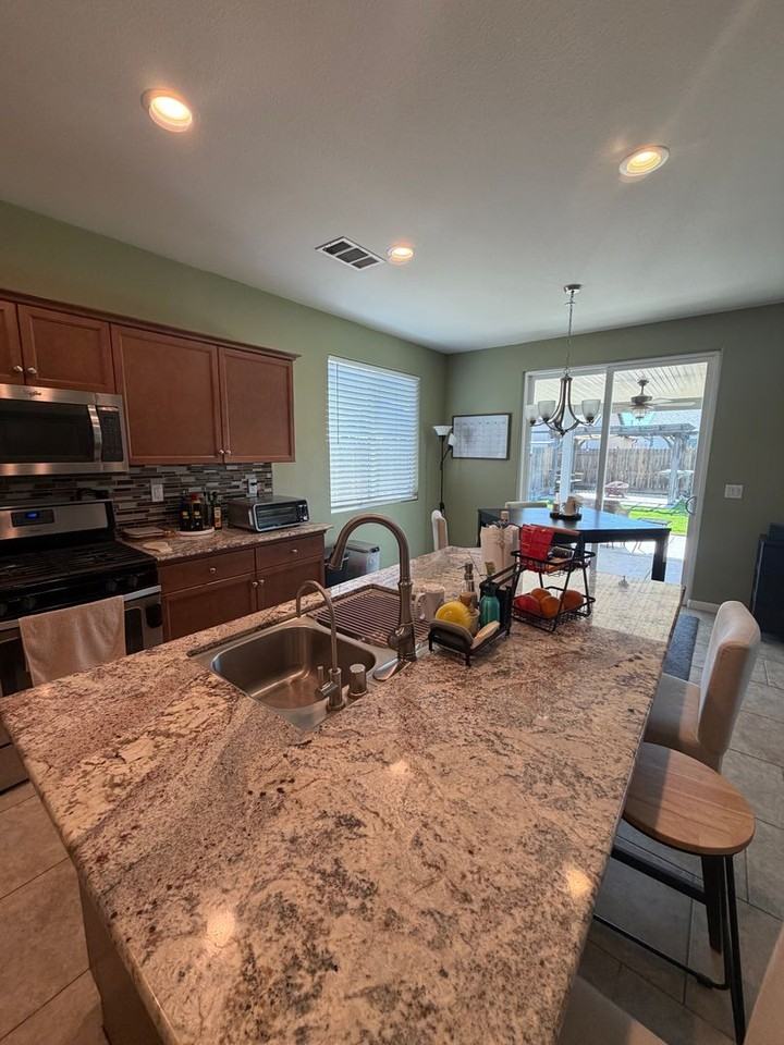 1381 Canyoncreek St - Photo 7 of 22