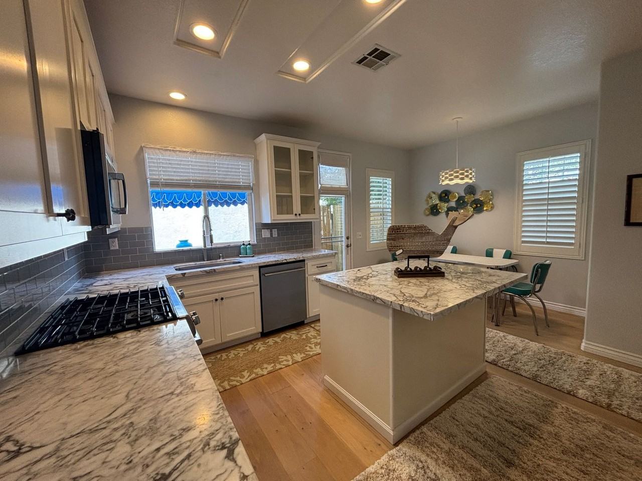 618 Compass Ct - Photo 5 of 28