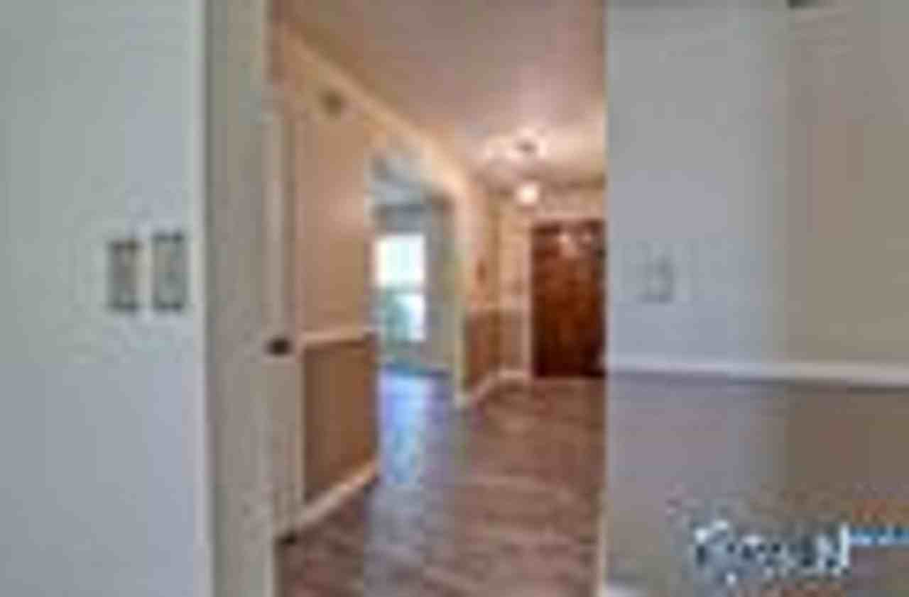 805 Crestview Dr - Photo 3 of 11